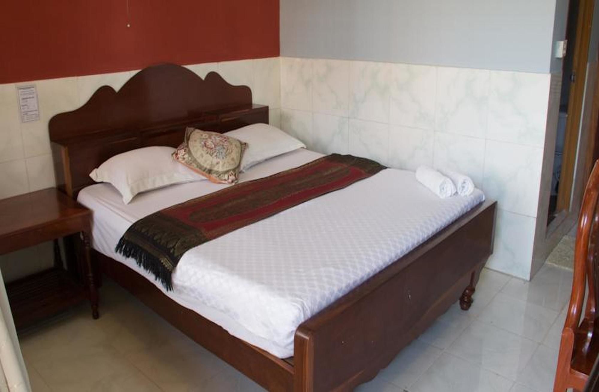 Royal Guest House Пном Пен Екстериор снимка