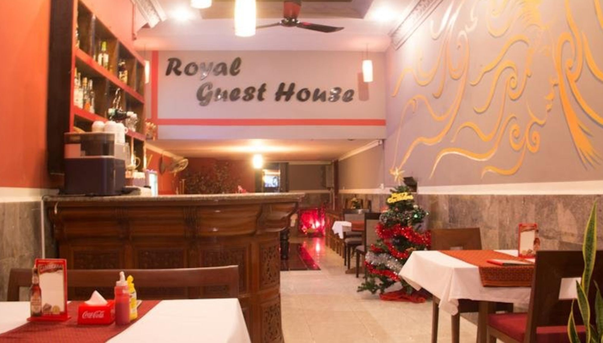 Royal Guest House Пном Пен Екстериор снимка